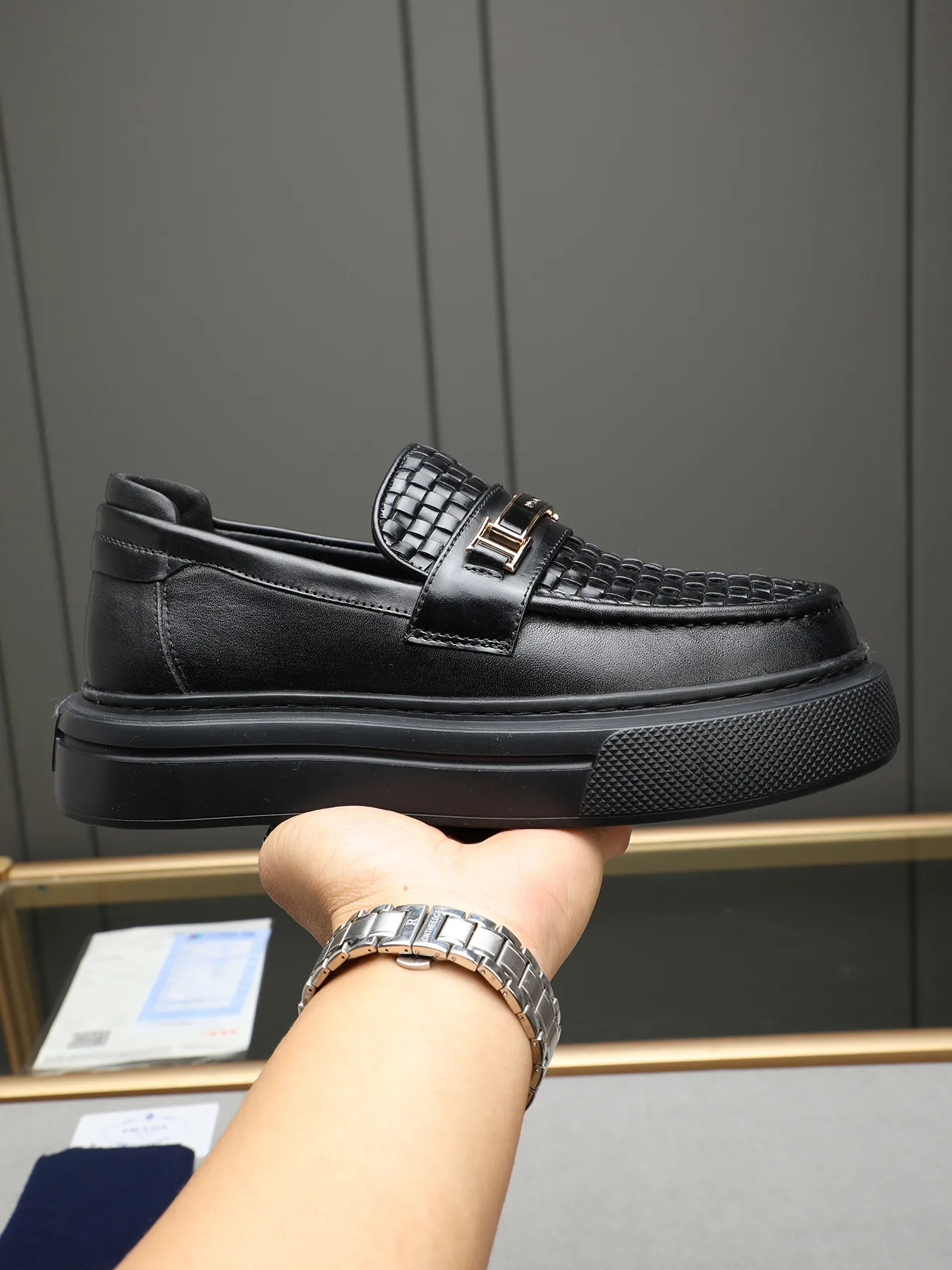 Men's Men's Shoes 💰500 Prada/Prada Men's new casual shoes, this upper is made of imported calfskin + sheep lining! The outsole is made of non-slip foam outsole, which feels good on your feet and is a fashionable and stylish item!  Size: 38-44 (45 customized)